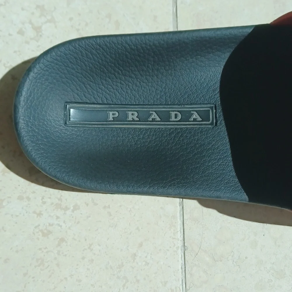 Prada slippers | Red